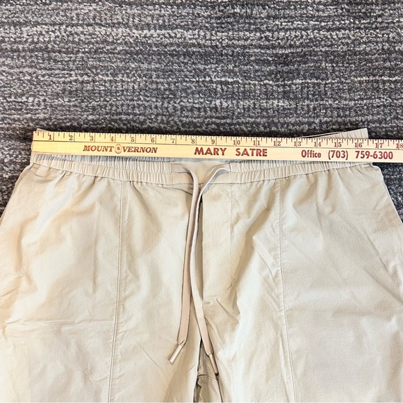 Lululemon Activewear Shorts Size XL Light Cream Khaki 7" Inseam Men's - Picture 9 of 13